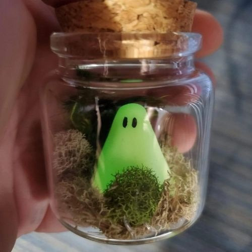 Halloween Decorations, Mini Pet Ghosts in a Jar, Glow in the Dark Ghost Figurines, Resin Luminous Ghosts, Glass Dome Halloween Decor