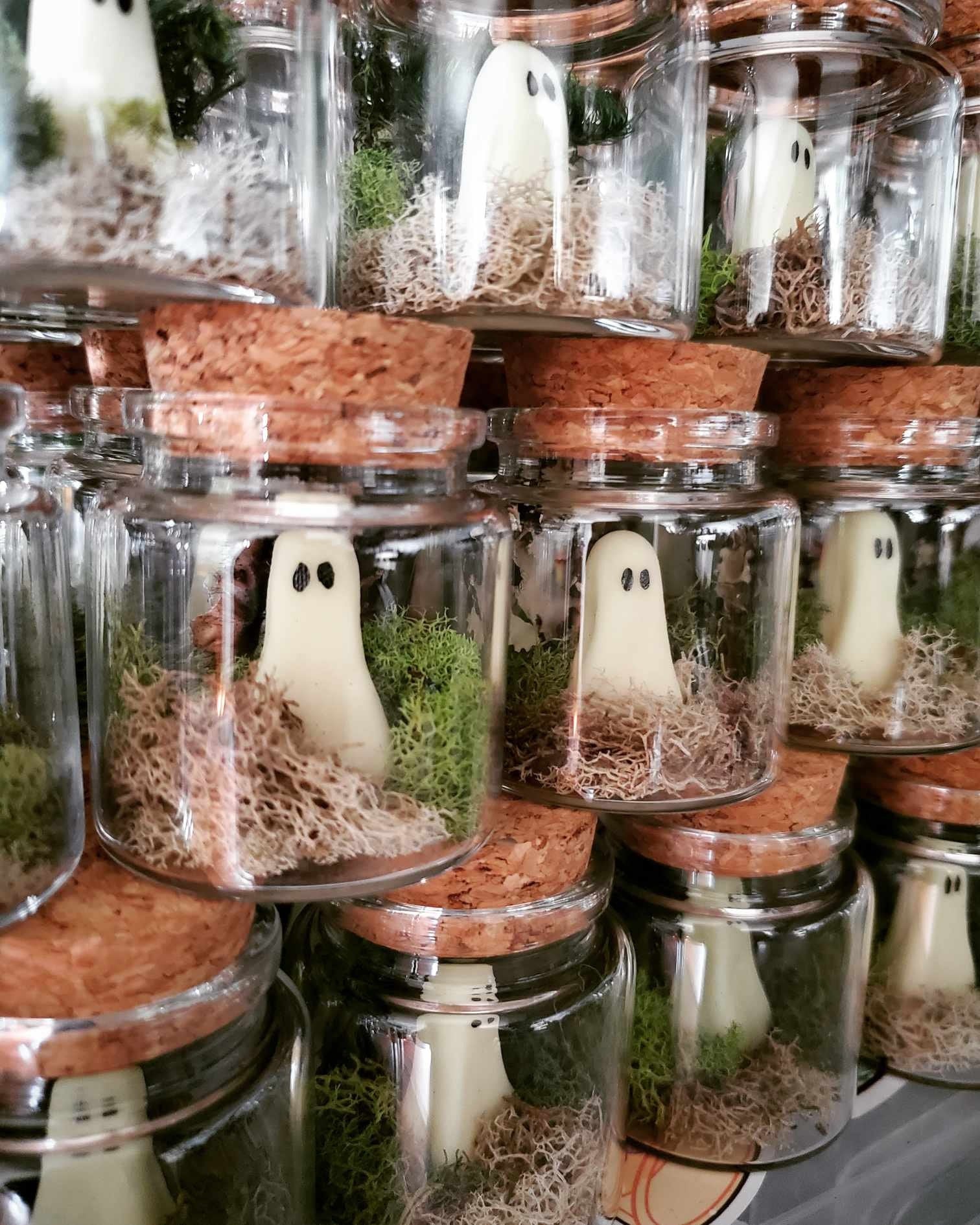 Halloween Decorations, Mini Pet Ghosts in a Jar, Glow in the Dark Ghost Figurines, Resin Luminous Ghosts, Glass Dome Halloween Decor