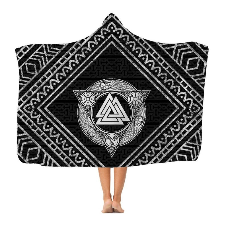 VILKING Hooded Blanket with Norse Valknut Symbol, Soft Warm Fleece Throw, Cozy Viking Inspired Design, Perfect for Winter, Outdoor Use, Home Comfort. BLK32