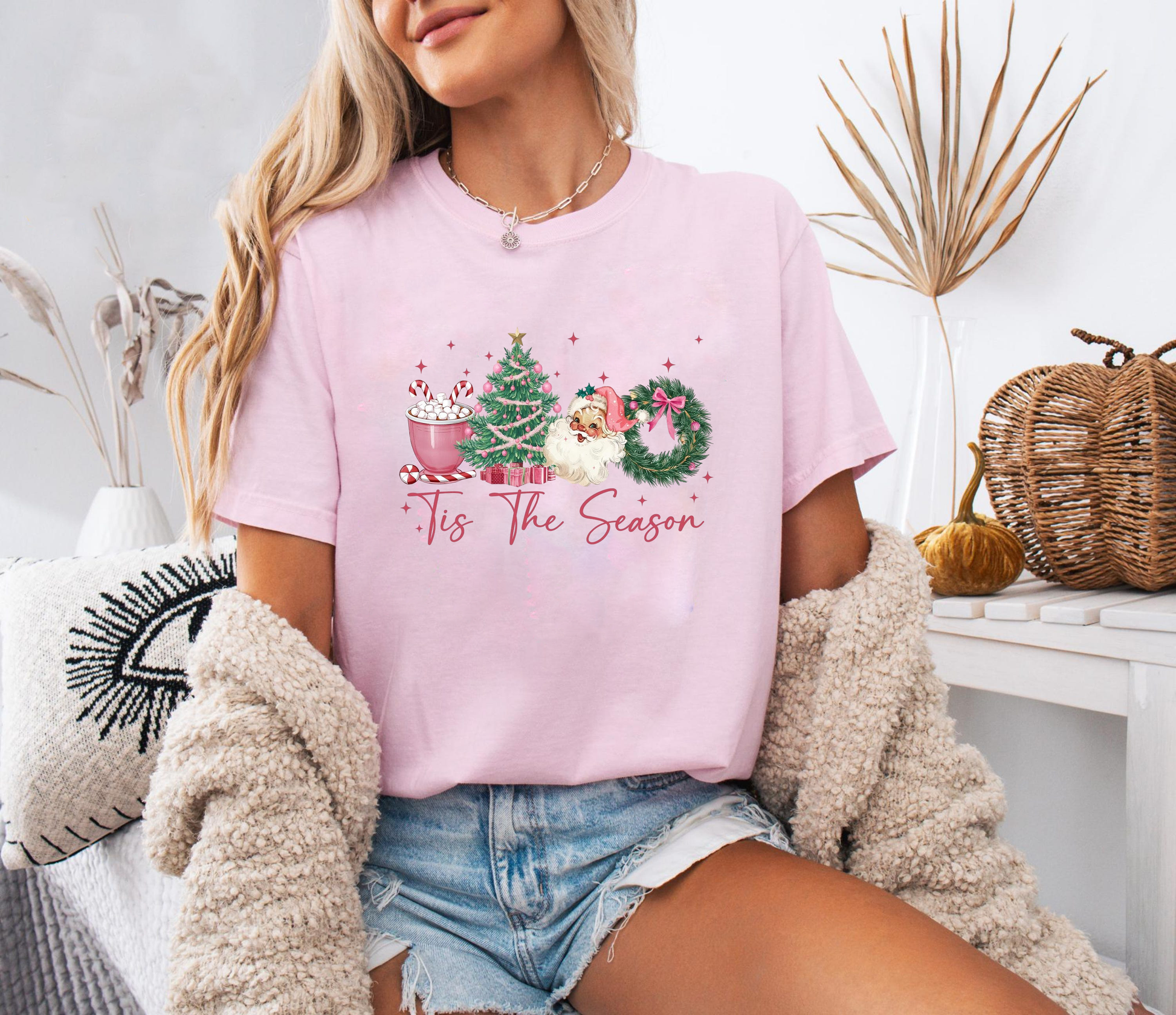 Tis The Season Shirt, Retro Pink Christmas Tee, Santa Tree Wreath Top, Cute Holiday Outfit, Festive Party Gift, Vintage Xmas Style