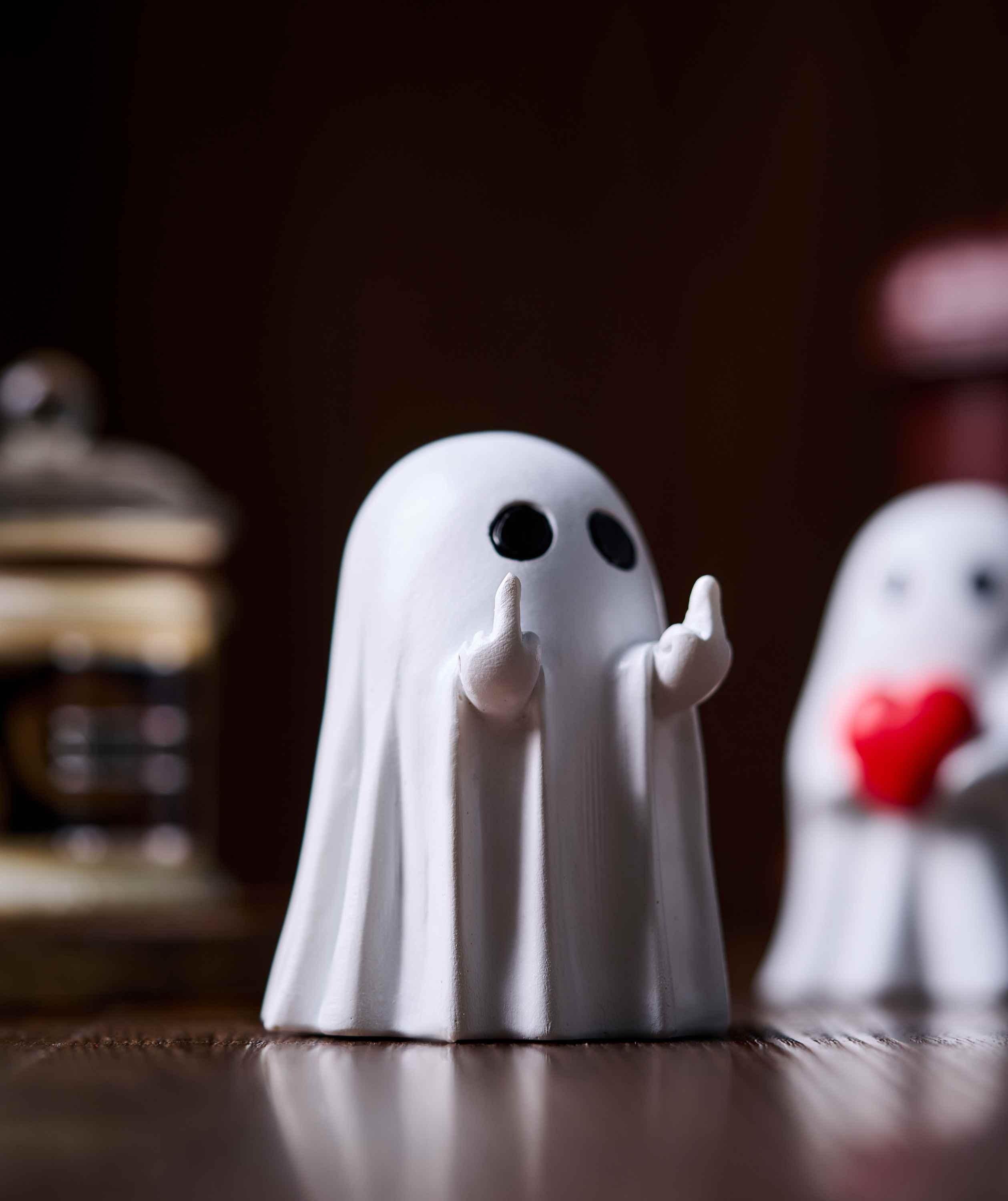 Funny Halloween Ghost Statue, Middle Finger Ghost Decoration, Cute Spooky Halloween Decor, Indoor Halloween Fireplace Ornament, Halloween Home Decoration