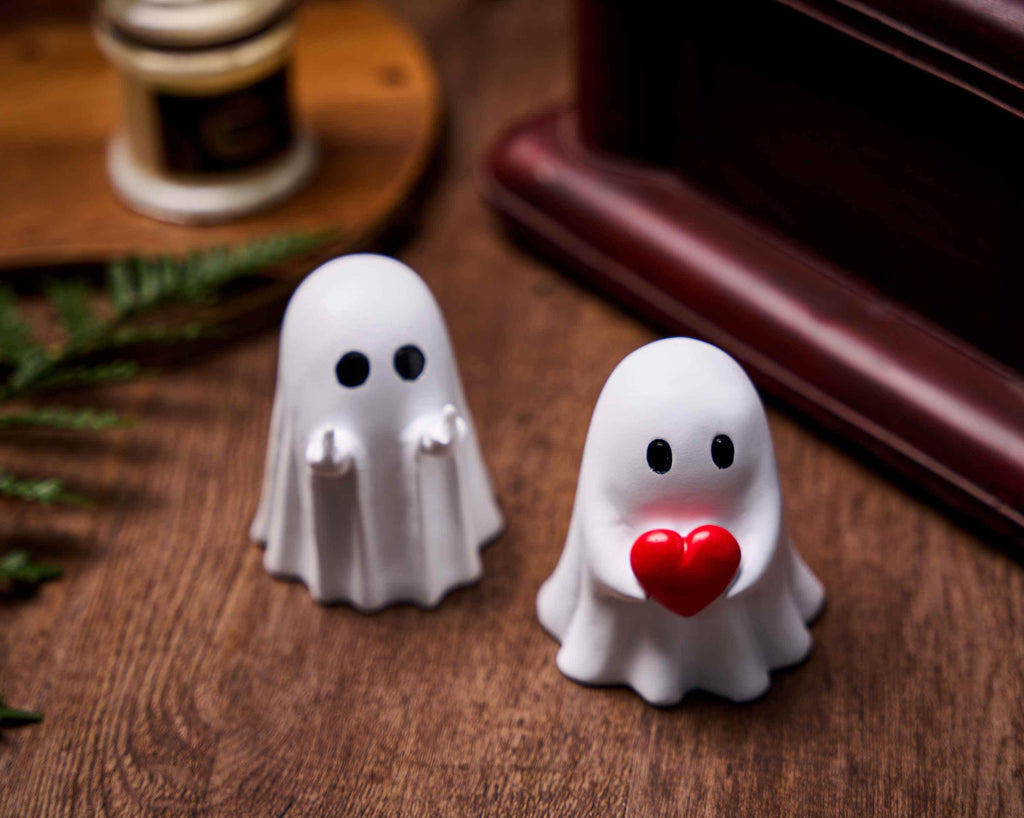 Funny Halloween Ghost Statue, Middle Finger Ghost Decoration, Cute Spooky Halloween Decor, Indoor Halloween Fireplace Ornament, Halloween Home Decoration