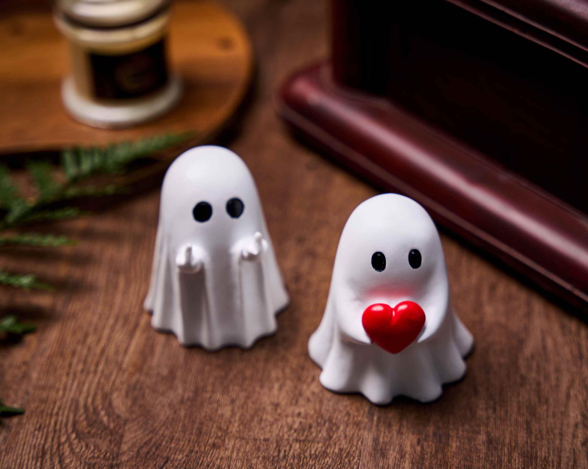 Funny Halloween Ghost Statue, Middle Finger Ghost Decoration, Cute Spooky Halloween Decor, Indoor Halloween Fireplace Ornament, Halloween Home Decoration
