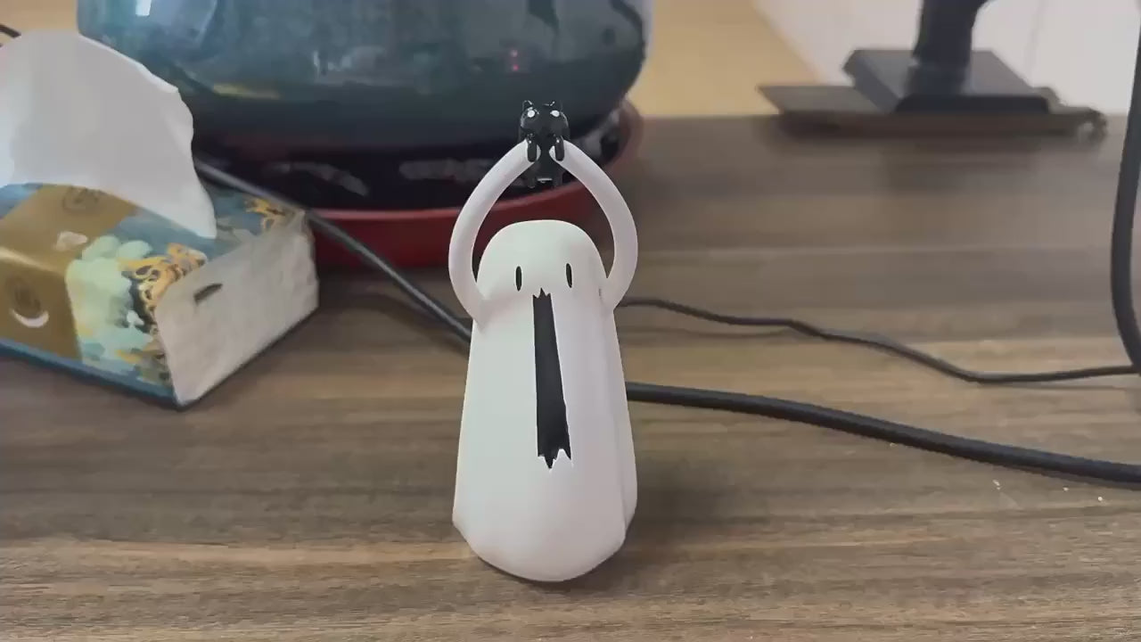 Halloween Decoration, 2025 New Ghost Holding a Cat Lamp Decorations, Home Garden Creative Features Ghost Resin Decoration